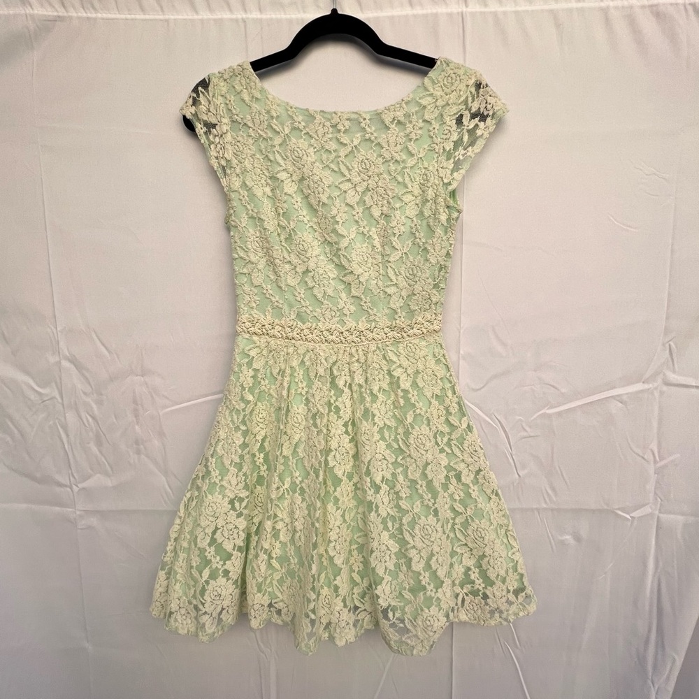 Elegant Cream Lace Dress - Picture 6 of 16